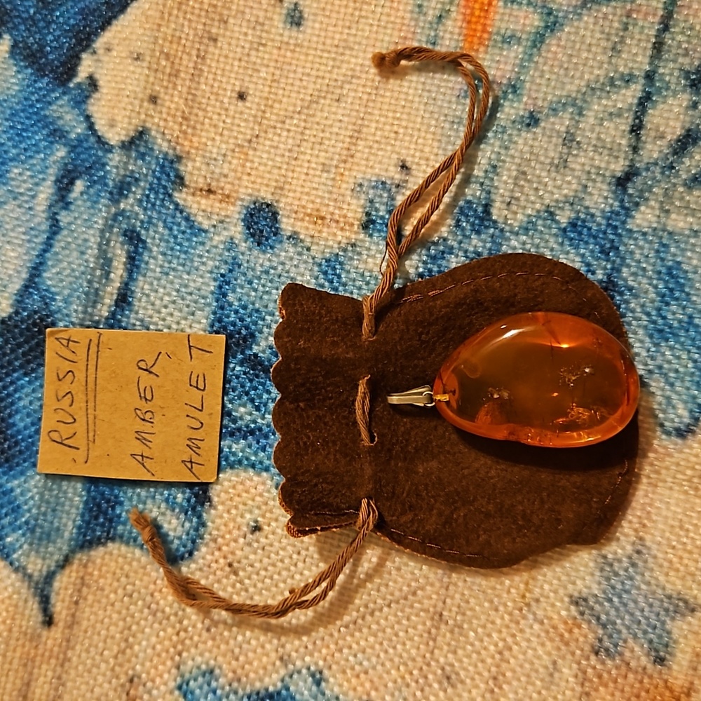 Vintage Baltic Amber Amulet Pendant - Picture 8 of 14